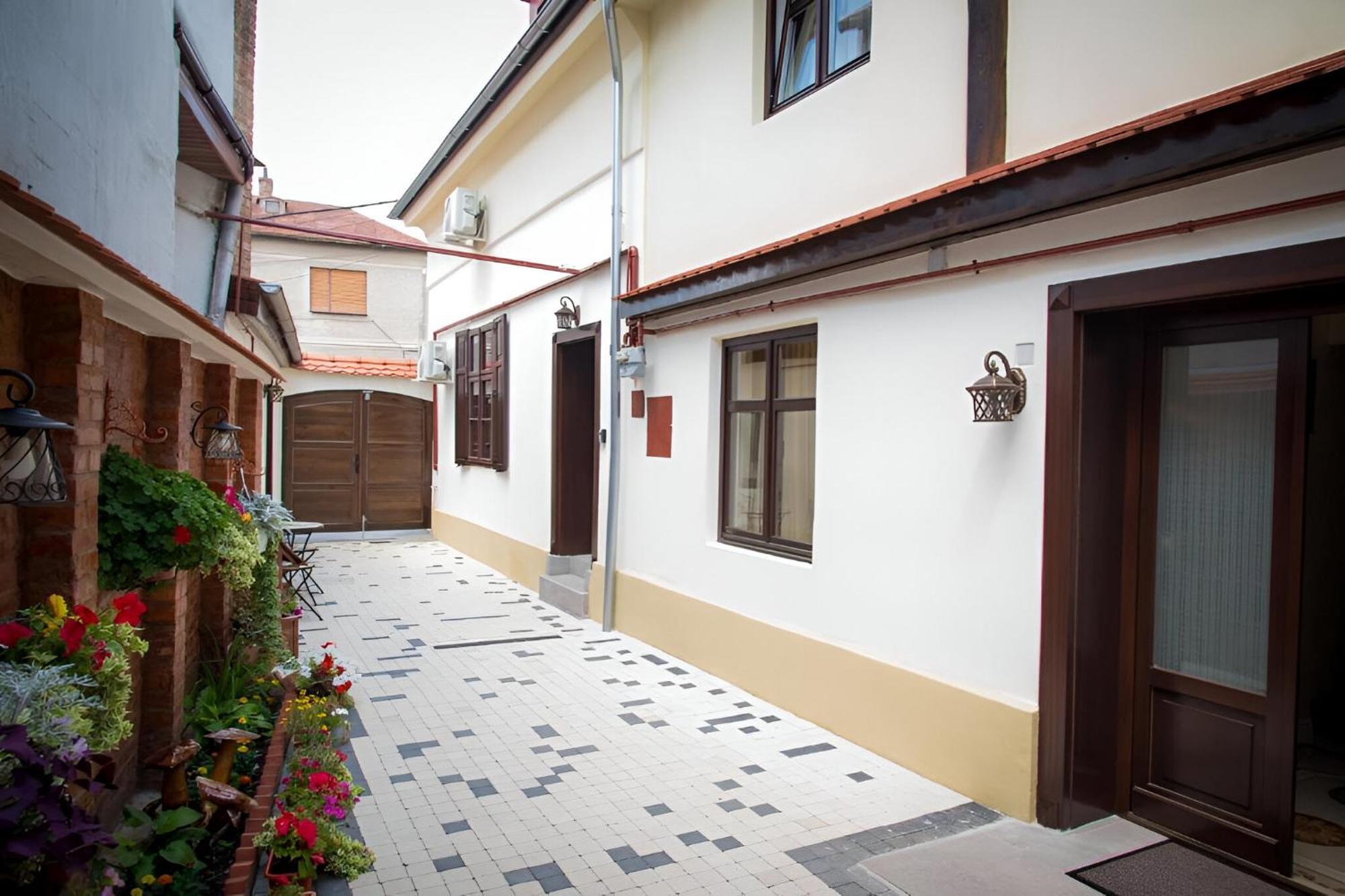Cochet House Sibiu Aparthotel Buitenkant foto