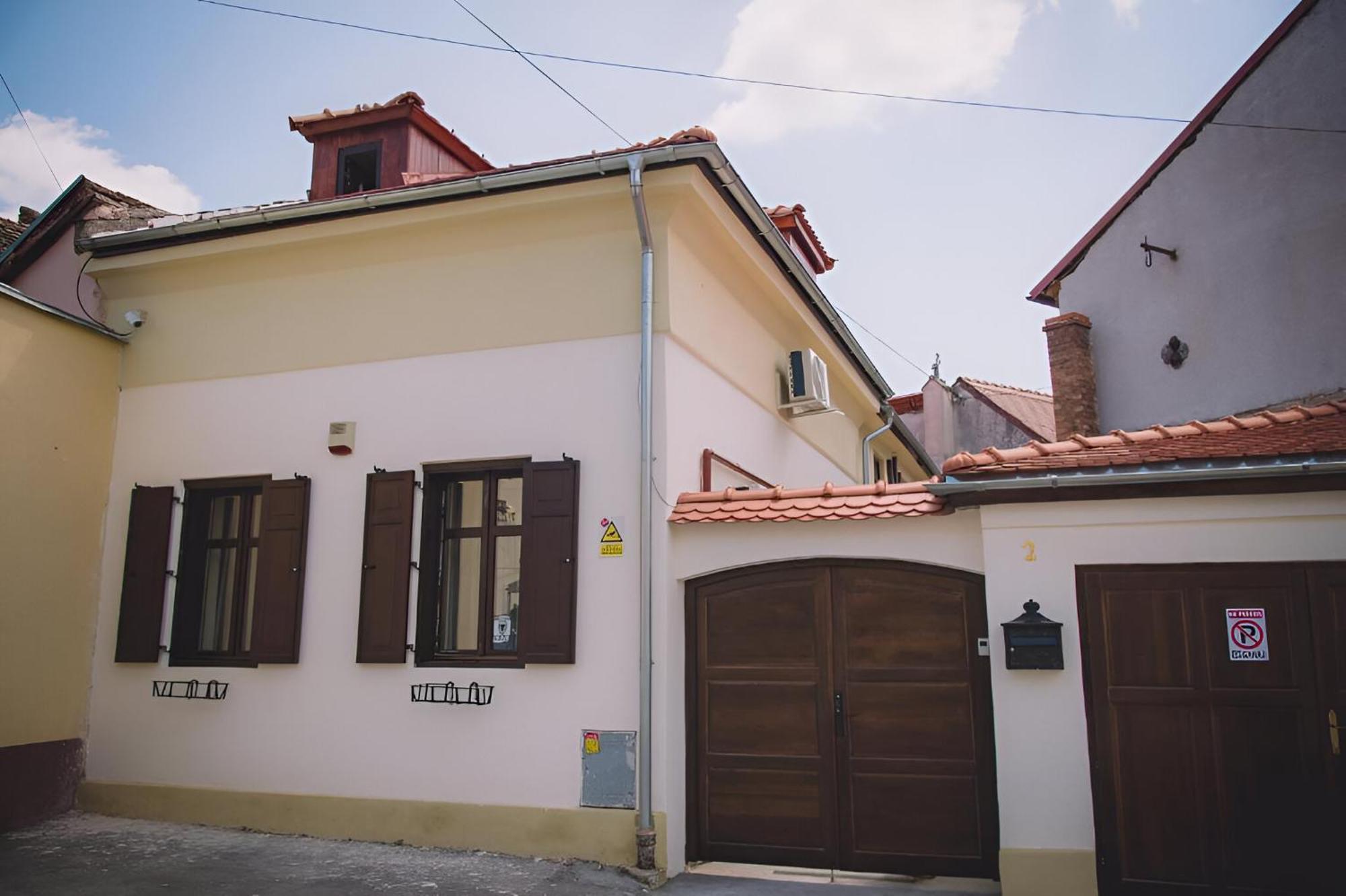 Cochet House Sibiu Aparthotel Buitenkant foto