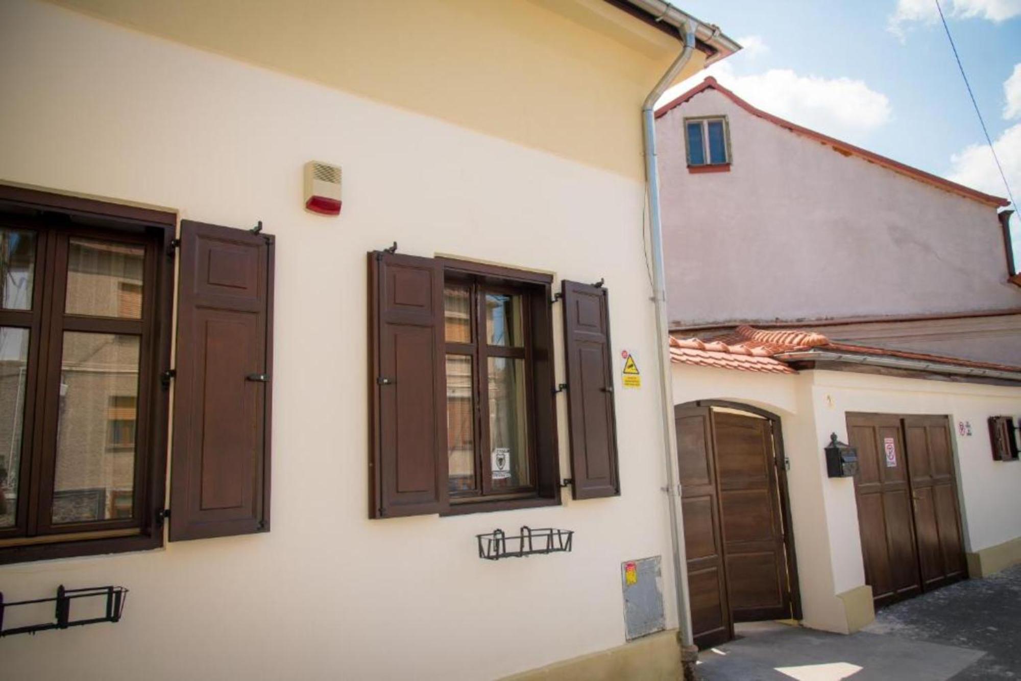 Cochet House Sibiu Aparthotel Buitenkant foto