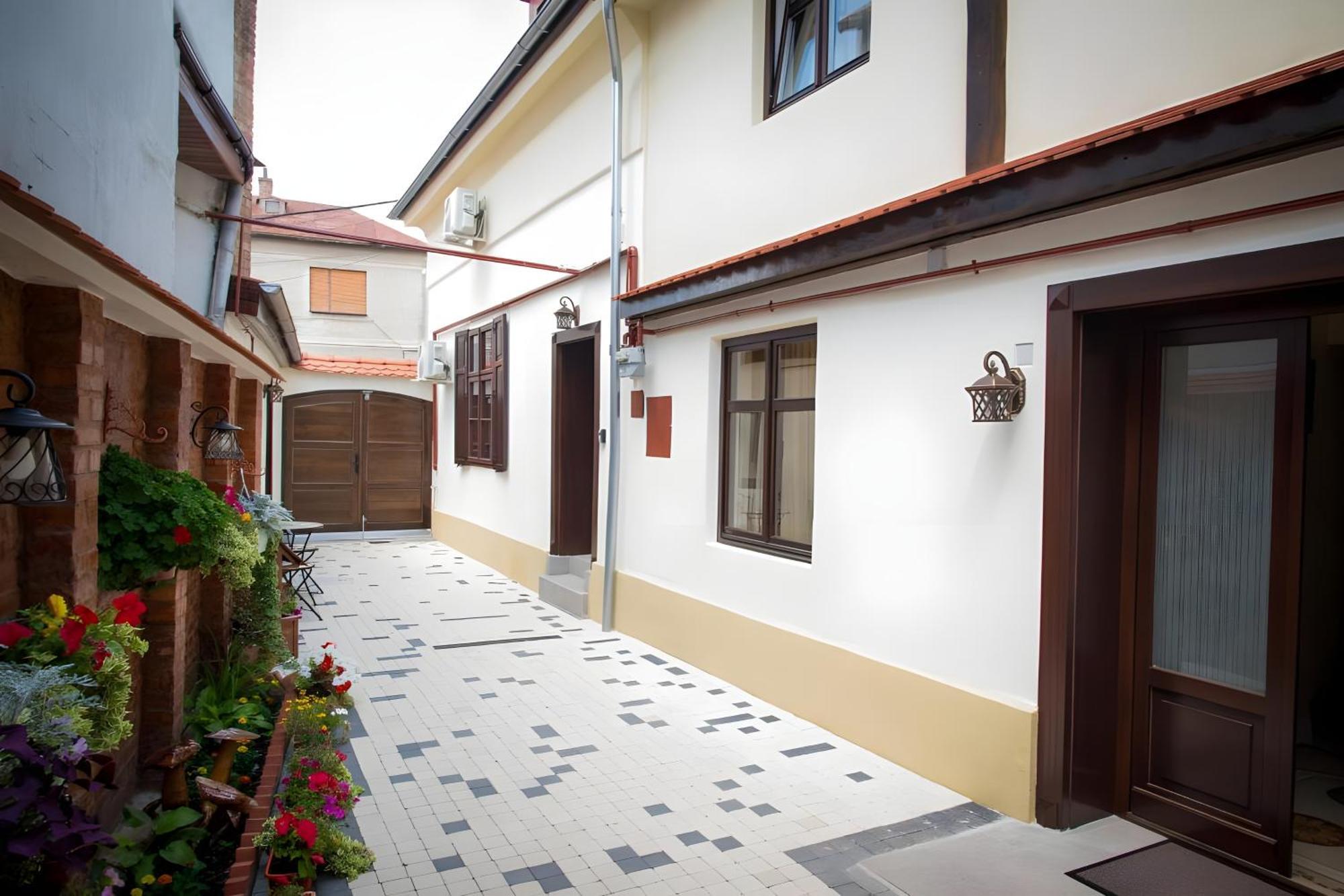 Cochet House Sibiu Aparthotel Buitenkant foto