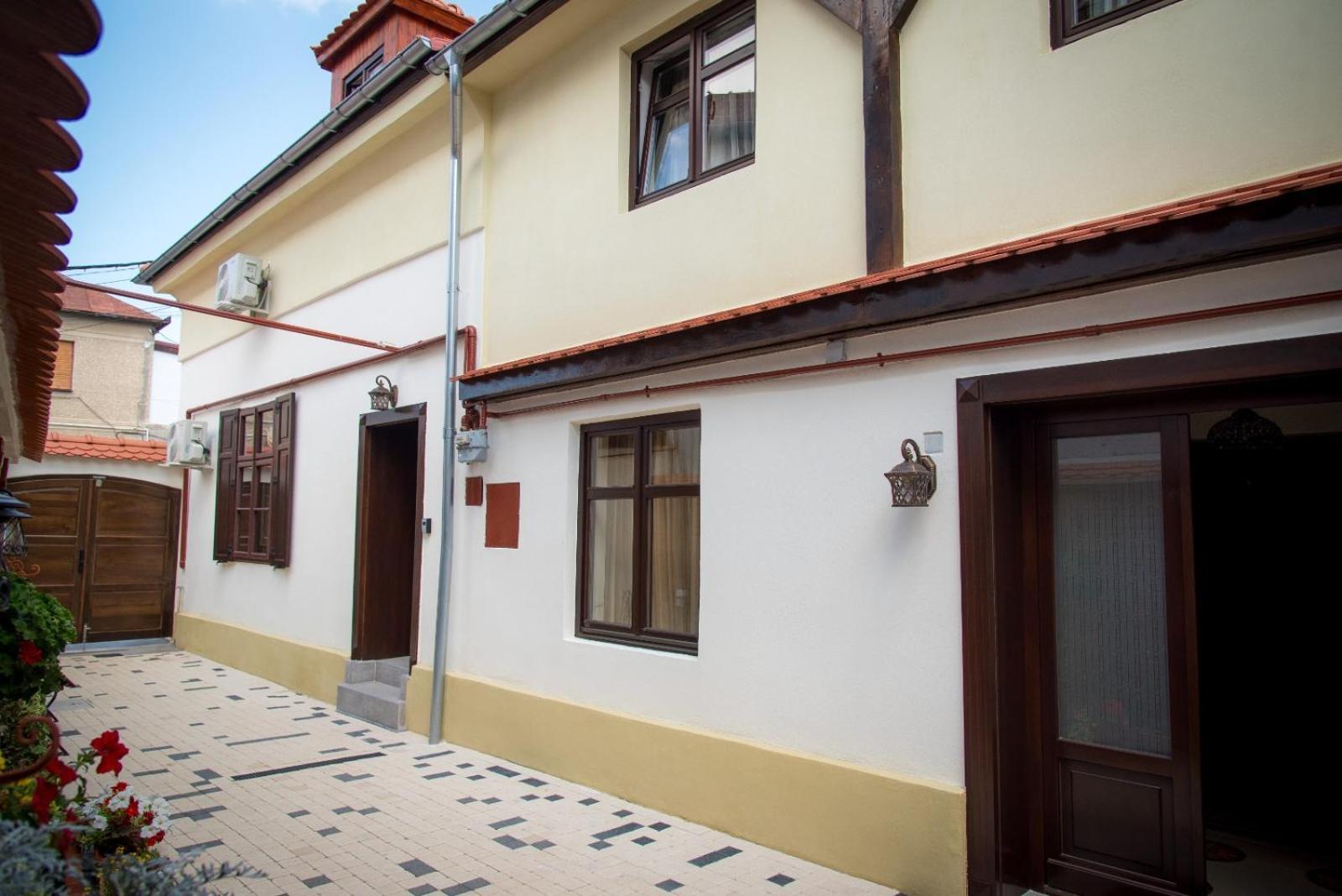 Cochet House Sibiu Aparthotel Buitenkant foto